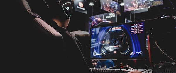 CSGO职业选手s1mple直播展示狙击枪AWP精准击杀集锦